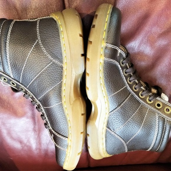 NEW Dr Martens Boots Men 9 brown leather \